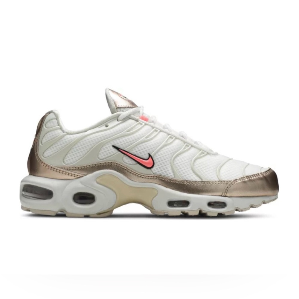 Nike  womens wintage chunky sneakers 8.5 M